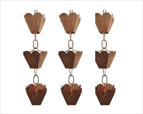 銅雨鏈適用于底層檐口挑出墻體的距離較長的建筑.同時,雨鏈具有*強的裝飾性,更適合于公園及庭院中的樓亭或過廊兩側(cè)使用.
