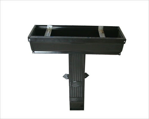 彩鋁落水系統(tǒng)雙曲線外觀的檐溝增加了檐口的線條層次感,搭配相應雨水管.
